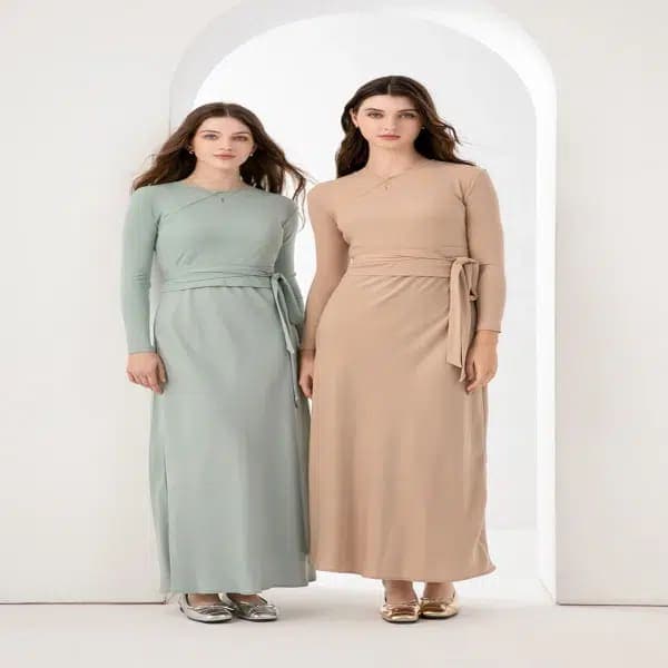 חולצת ריב מתיחה גבוהה ושמלת סאטן מקסי לנשים