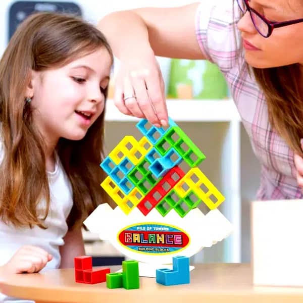 משחק ערימת בלוקים מאתגר לכל המשפחה