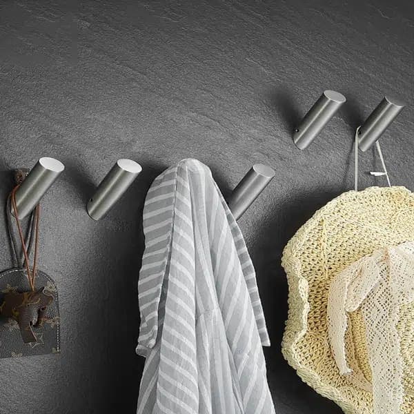 ווים לתליית חלוקי אמבטיה מנירוסטה – בעיצוב אלגנטי ועמיד למים